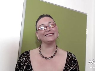 Нина любит нежный страпон секс сосать хуи